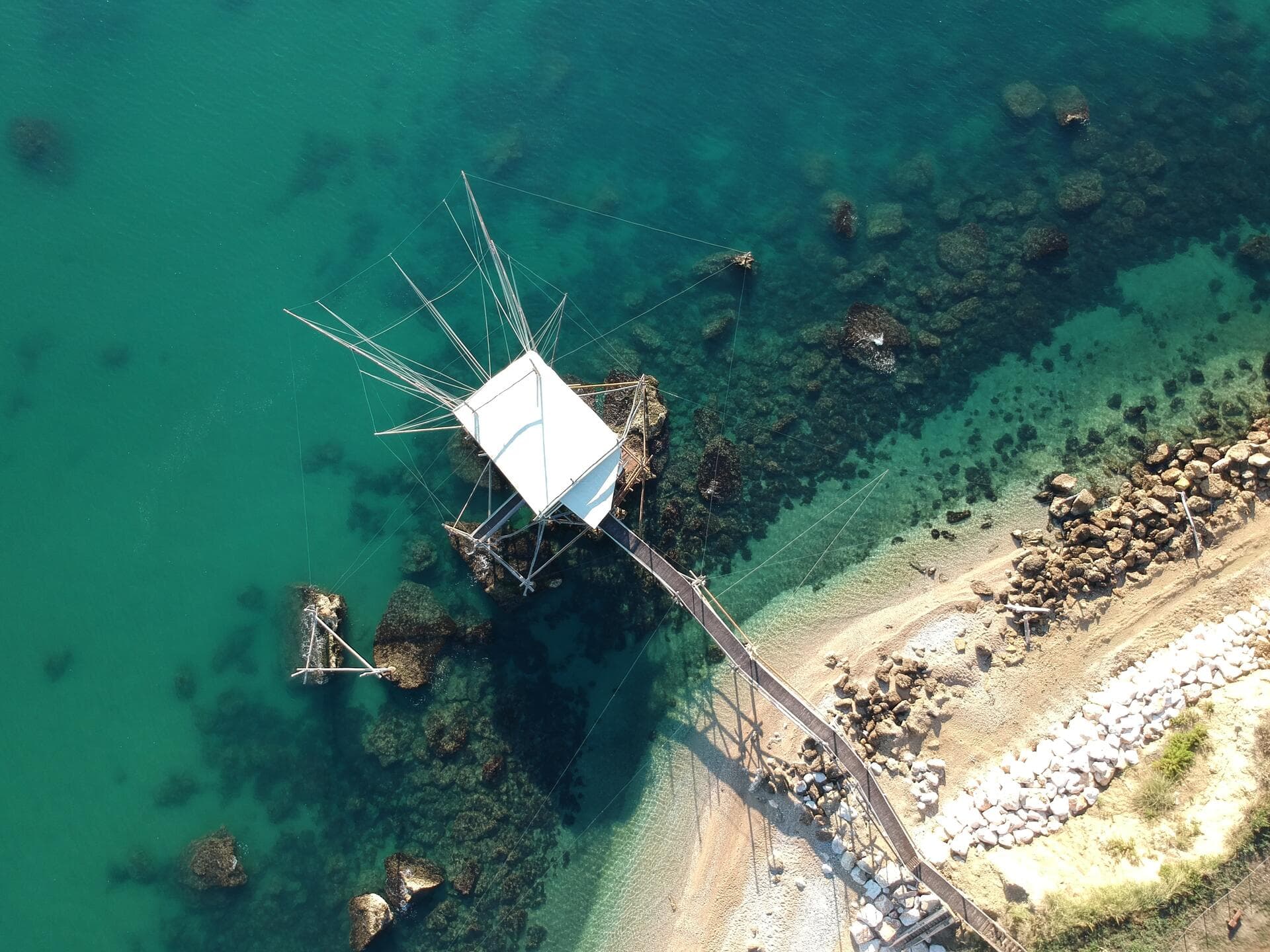 Vista panoramica dall'alto della Costa dei Trabocchi dal Trabocco Mucchiola (Ortona, Abruzzo)